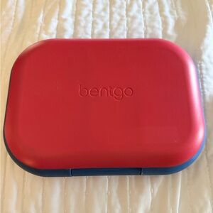 2 Bentgo lunch boxes